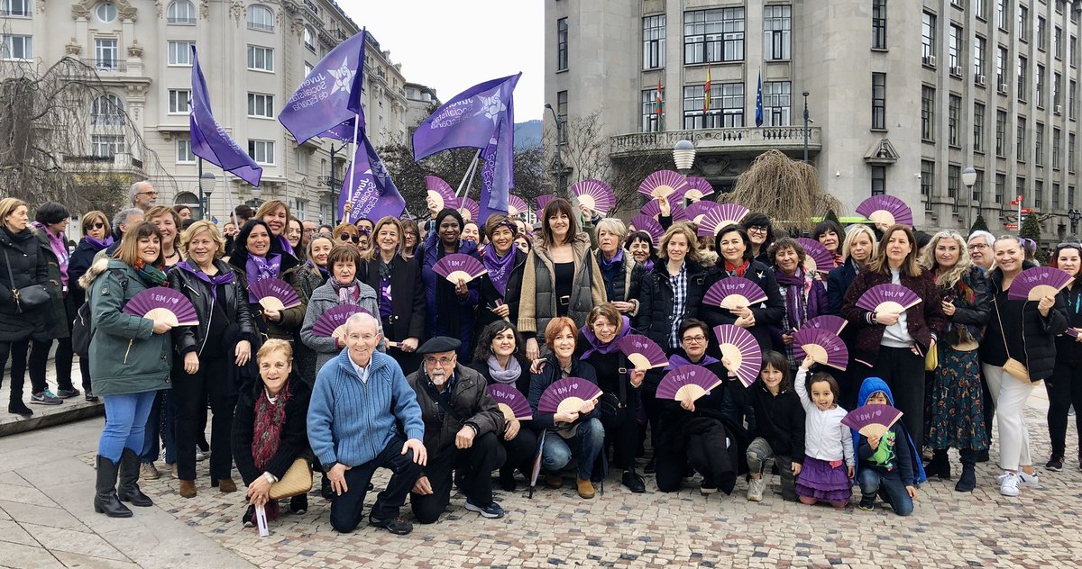 PSEBizkaia's tweet photo. 💜🌹Los Socialistas Vizcaínos en la manifestación del #8M de Bilbao.
¡Qué viva la lucha de las Mujeres!
#MujeresIgualesYLibres #DiaInternacionalDeLaMujer
@socialistavasco @PSOE https://t.co/s50knkRt08