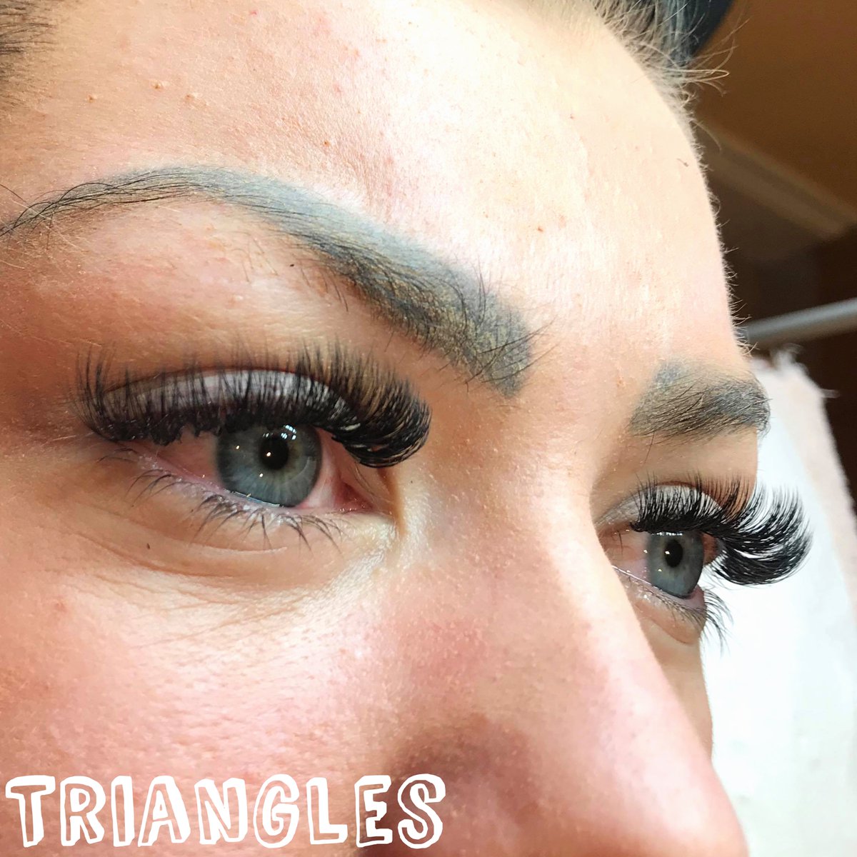 Triangles4's tweet image. New set of the fluffiest lashes 💕

☎️ 01254 721000 to book in with one of our lash queens 👸🏼 to get lashes to die for