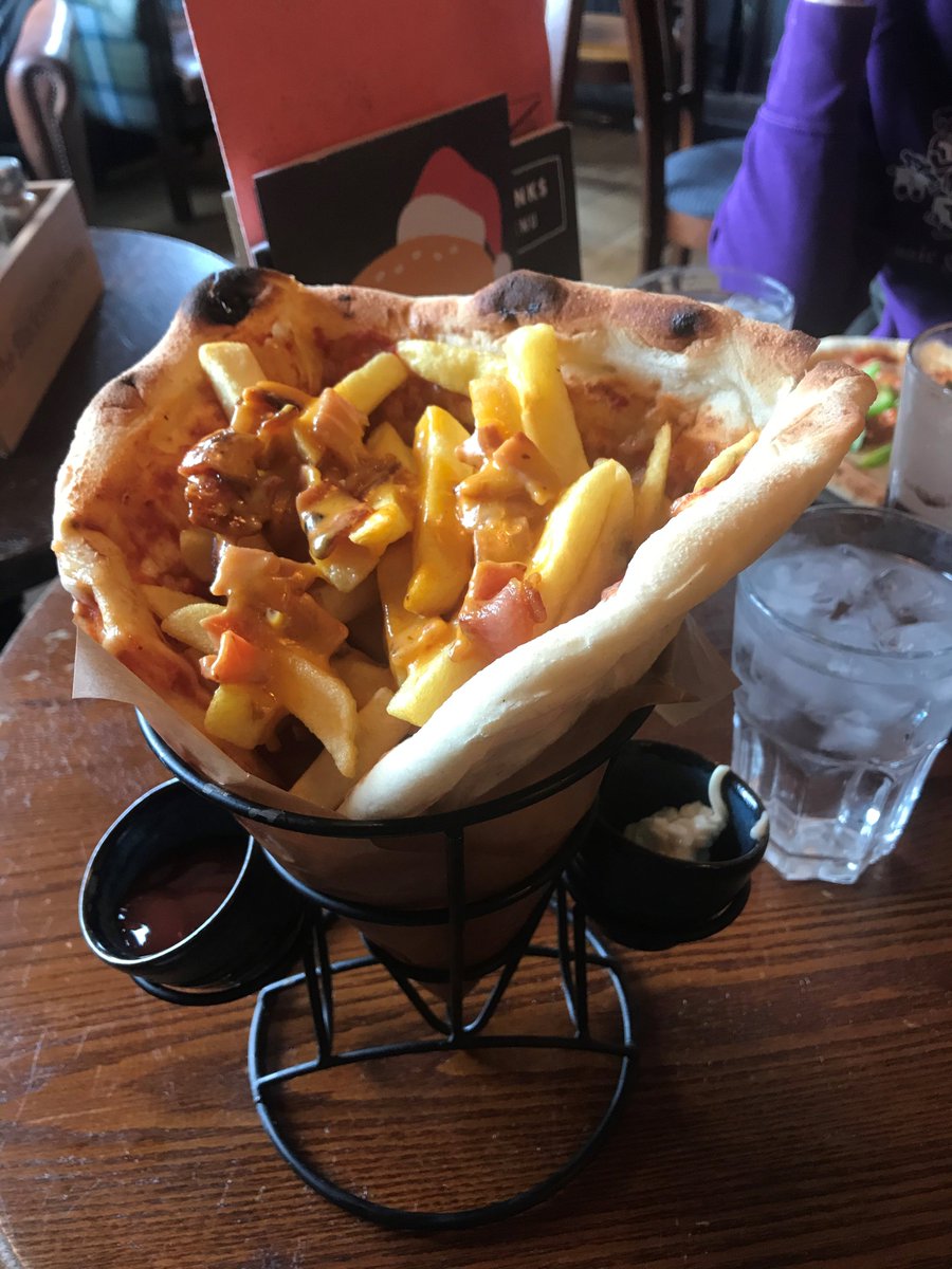 NEW REVIEW! After a rather long break (sorry) we return with our review of the Blacksmiths Arms (<a href="/BlackiesStA/">Blacksmiths Arms</a>) and their fabulous Pizza Roll. How do you make a Pizza Roll? Push a Deliveroo guy down a hill.

wordpress.com/post/stalbansm…