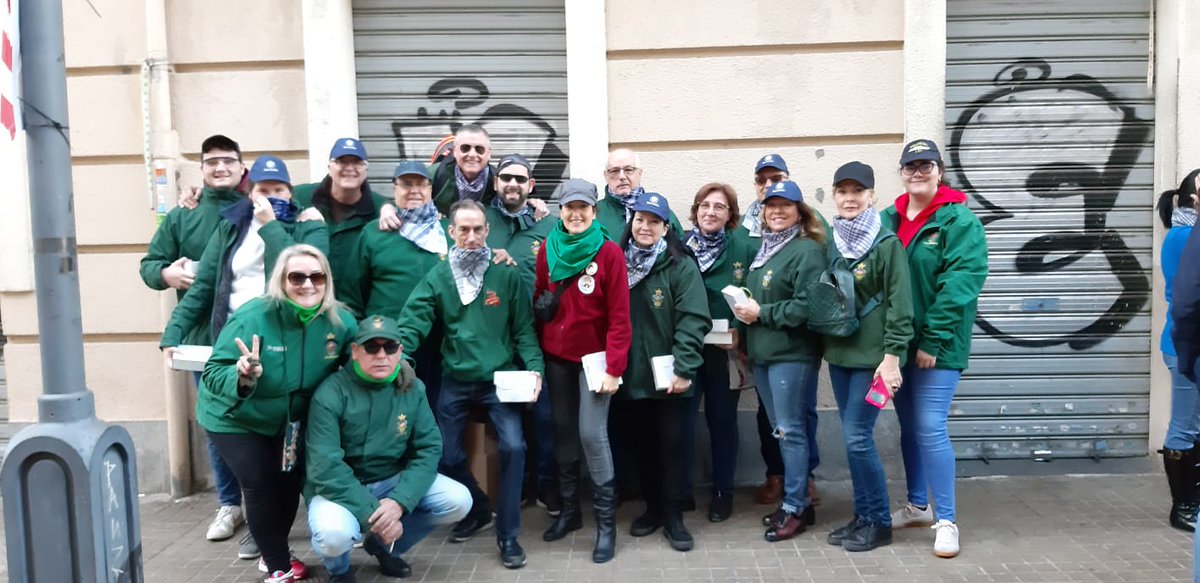 fallaconvento's tweet photo. Desperta, València! Hoy hemos sido los encargados de sacar de la cama al centro de València a ritmo de tro de bac con nuestros amigos de la Agrupación Fallas Centro. ¿Y tú, te has levantado con la despertà?
#FallaConvento2020💚 #DespertaAFC https://t.co/iVVqPPIbyA