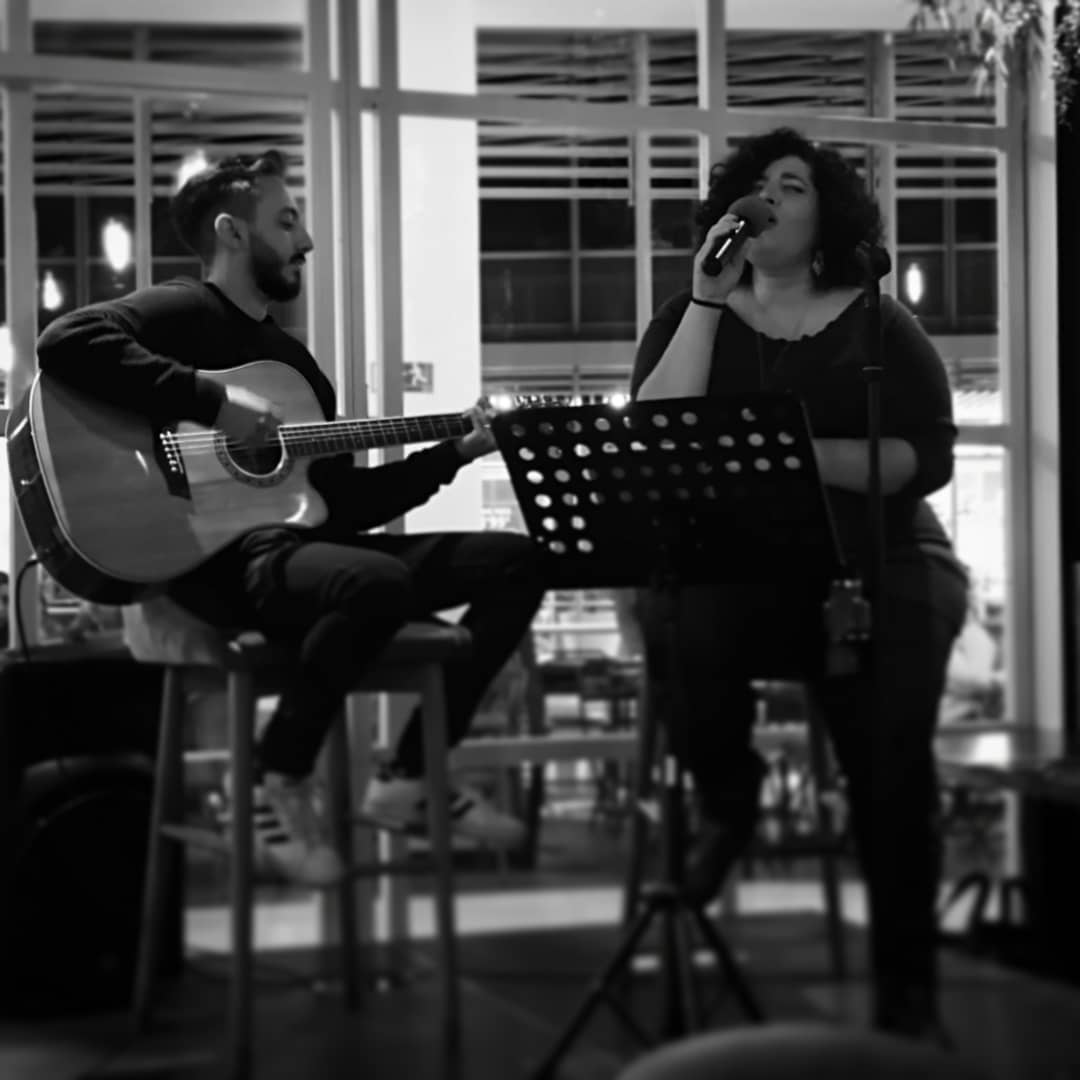 No me lo he podido pasar mejor!!! Lleno completo del local, vosotros cantando con nosotros... mejor IMPOSIBLE 🥰💜🎙 GRACIAS 🎶 
#livemusic #Sevilla #musicaendirecto #DiaDeLaMujer #WomansDay