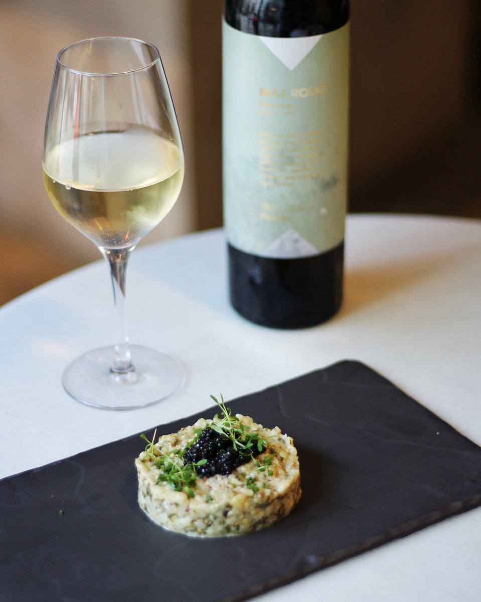Orvay_Born's tweet photo. ¿Algo de pescado?
Tártar de lubina con algas y caviar de arenque.
#OrvayBorn https://t.co/zxgfj32YKH