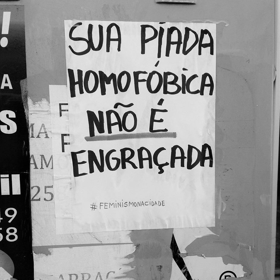 AS Olá amigo, sem deixar intenção as suas de ofender pisdas mas menos  podefia, deixar favor? piadas menos engraçadas por. favor? Tenho coração  fraco, sofro de problemas cardíacos e você quase me