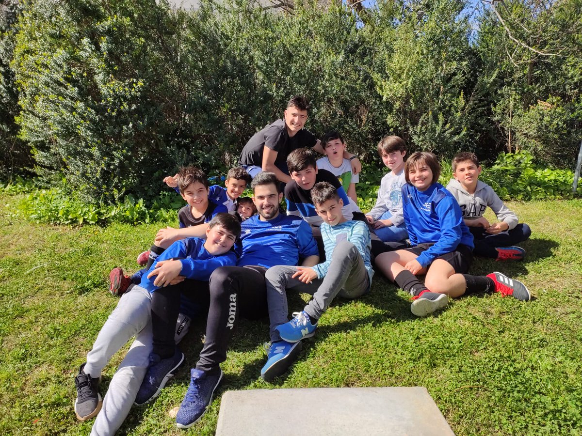 aebellsport's tweet photo. #aebfb
Aprovechando el parón de la competición, el Alevin B a jugado un partido amistoso contra las familias !!
Risas y mucha diversión que nos hacen más grandes como club 🔵⚫ https://t.co/kOYbIHQ8AI