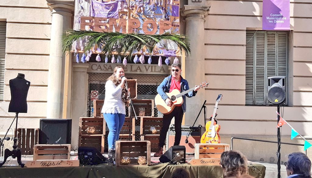 ajsantfeliu's tweet photo. 💜 Música per reivindicar i commemorar #Nagore #JulieArsenault #AnnaTivel #Fempop #DiaInternacionalDeLesDones #SantFeliu #Juntesvivesilliures
#8deMarzo #8M #Somdones https://t.co/yVDuhQPYaQ https://t.co/KAhSwyPso5
