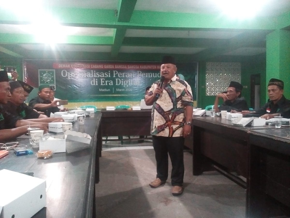 arrifin88's tweet photo. Bersama mbah tarom dalam acara diklat sosmed Optimalisasi Peran Pemuda Di Era Digital
#GARDA BANGSA kab.madiun
#MUDA,BEDA,GEMBIRA
#perangi berita HOAX
#peran aktif pemuda
#2020 https://t.co/7lnwGH7rRy