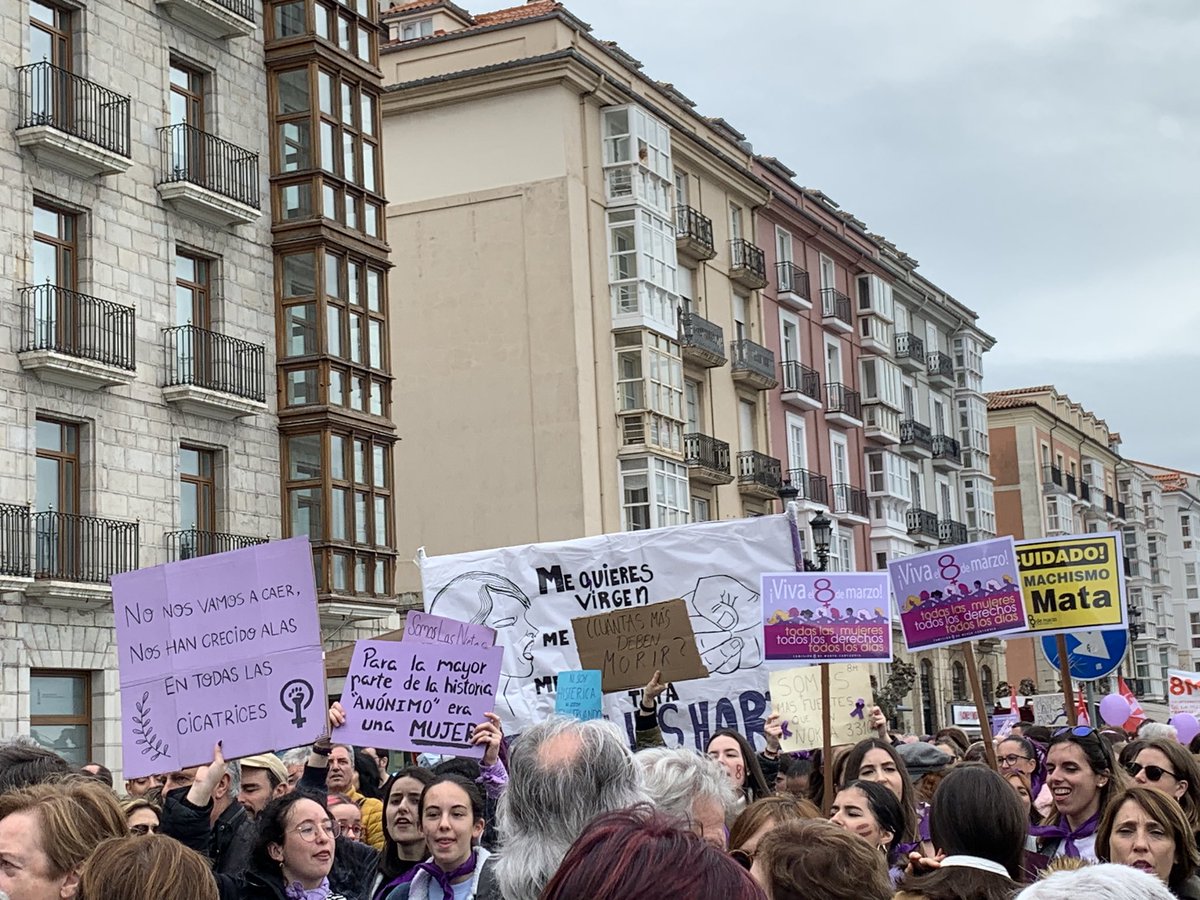 MariaQuijanoH's tweet photo. Oído en la mani del #8M en Santander: “que la detengan, que es una feminista, malvada y abortista, ya no la puedo controlar...” #esunhit #DiaInternacionalDeLaMujer https://t.co/TbB8uzVaIQ