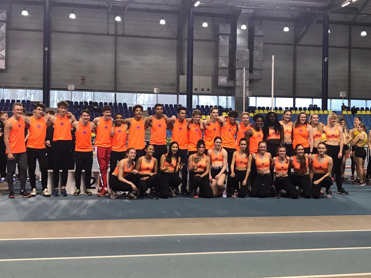 RobinBerg72's tweet photo. Goed optreden van @phanos atlete Isabel van den Berg met een 3e plaats op de 60m tijdens de U17 interland in Gent (+invallen op de 200m en 4x200m) als afsluiting van een succesvol indoor seizoen #indoor #atletiek #jongoranje #sprint #topper #atletiekunie #u17 #track https://t.co/qpwP2WWS9U