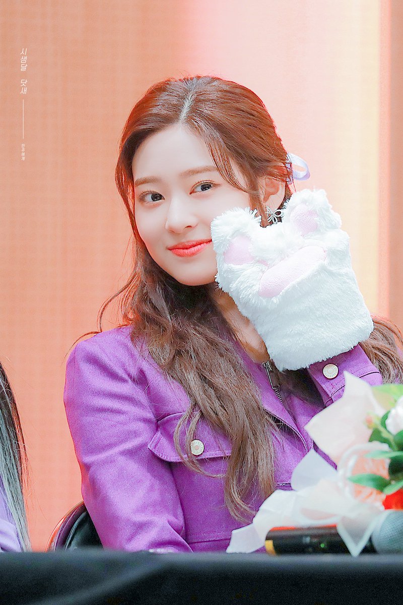 010205mj's tweet photo. 200222 당산 팬사인회

#아이즈원 #IZONE #アイズワン
#김민주 #KIMMINJU #キムミンジュ https://t.co/ZZVrLdHxkk