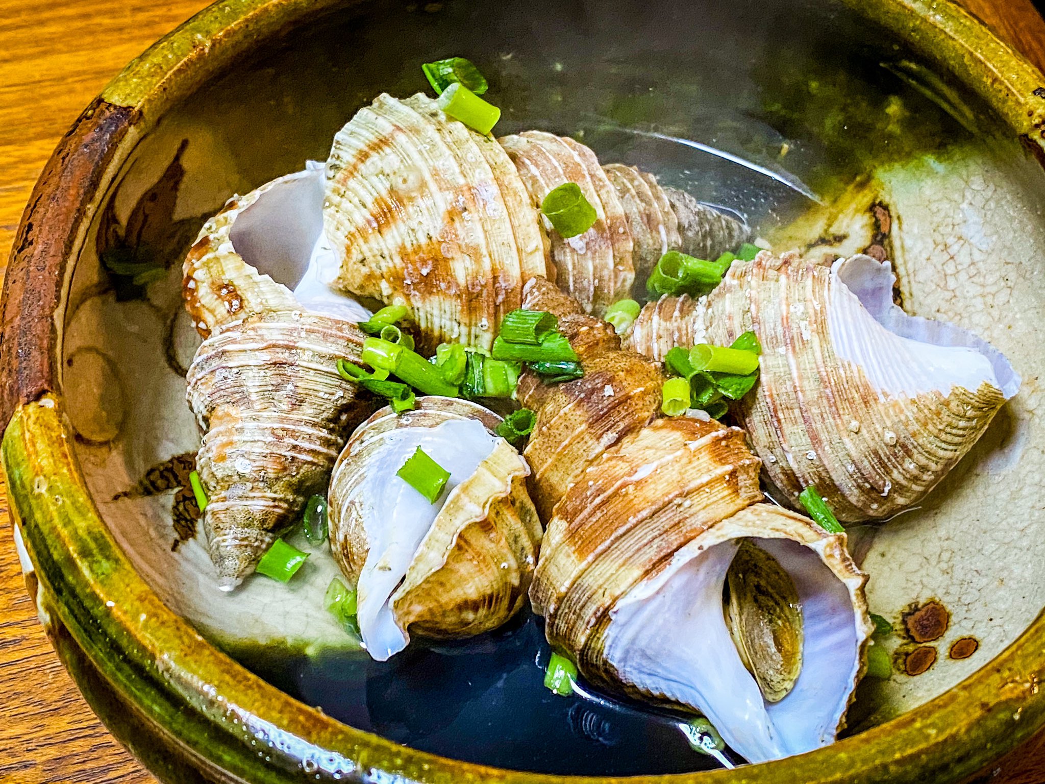 Funa 灯台つぶ貝の酒蒸しもワタにクセもなく非常に美味かった 灯台つぶ は市場名でこの種のいくつかをそう呼ぶようだ これはおそらく標準和名ヒモマキバイと思われる つぶ貝と違い唾液腺の毒は無いようだ 何故灯台なのかは分からなかった T Co