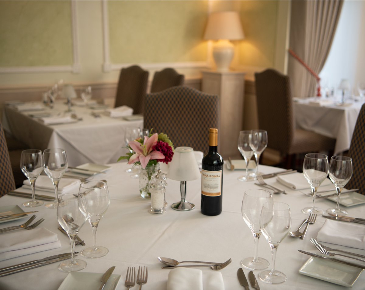 What to get the best woman in the world? This Mother's Day, treat her to a dining experience she won't forget at Cotswold Lodge. 🍷

From a leisurely lunch to afternon tea and a whole gourmet weekend break. Find out more: cotswold-lodge-hotel.vouchercart.com

#VisitOxford #MothersDay