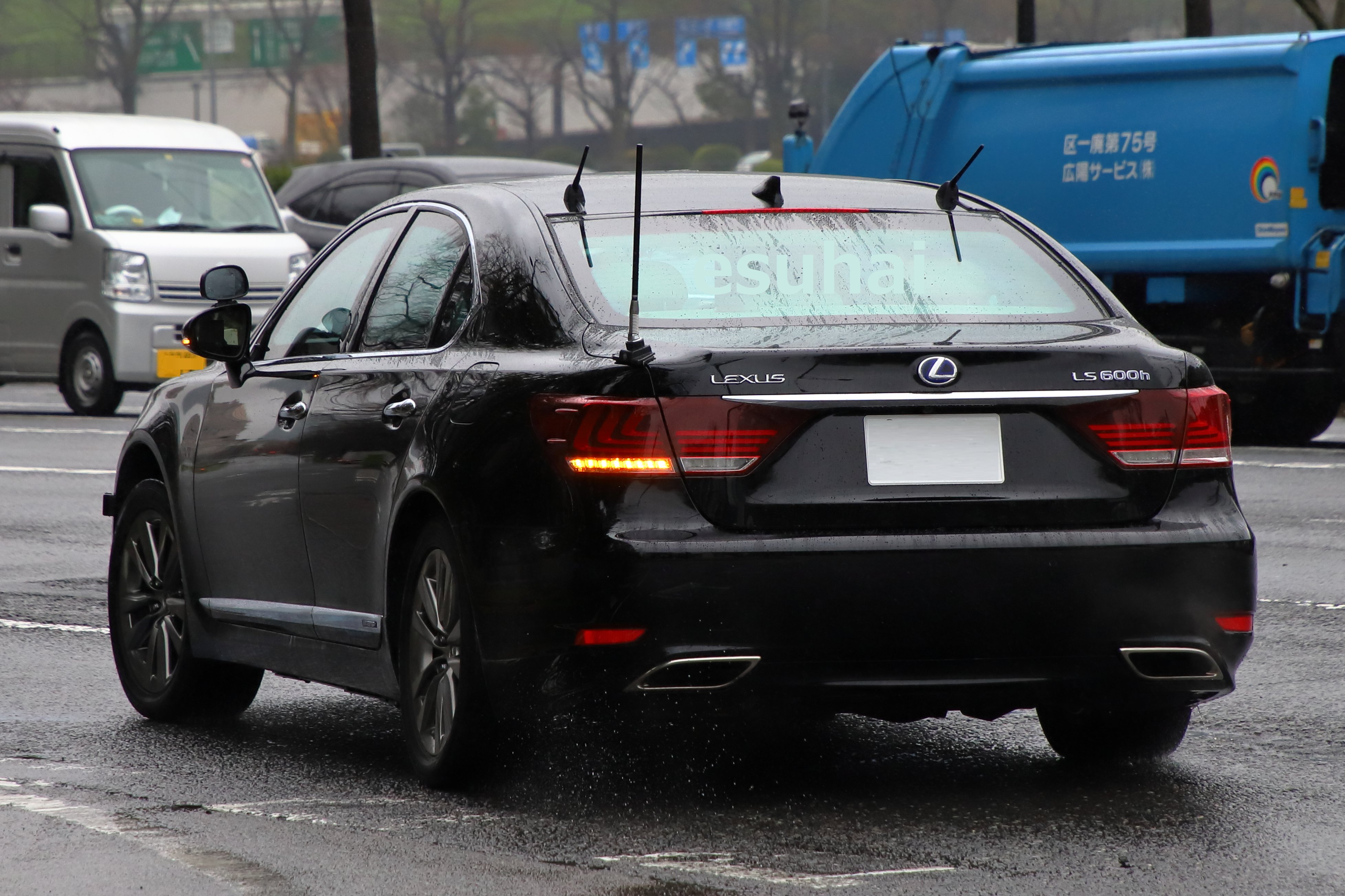エスハイ Ls600hの警護覆面 Tlアンテナ付きいいよね 道警の警護車はユーロしかつけません T Co Seqwo2fiyv Twitter