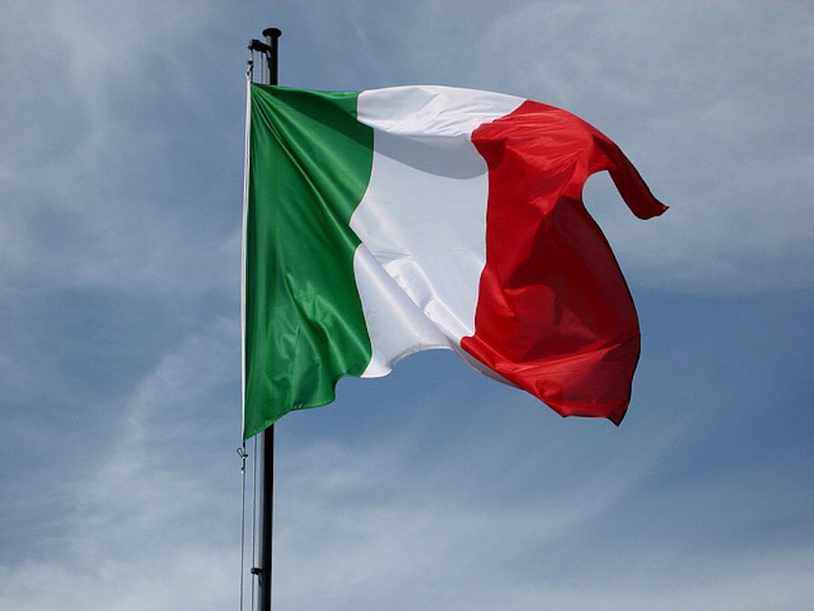 italocampea's tweet photo. Che la Lombardia sia la regione più colpita è un male oggi per l’impatto sul Pil ma sarà un bene per la velocità che servirà nel riprendersi. Stiamo uniti e ricordiamoci che siamo l’Italia!!! #COVID19 #Lombardia #siamolitalia #stiamouniti https://t.co/zrXh24xkL5