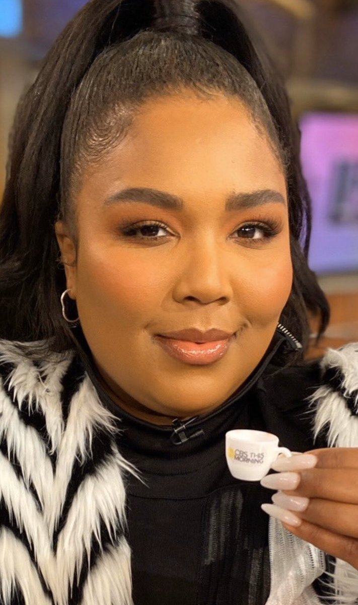 MeghanKDKA's tweet photo. Lizzo says tune in to @KDKA for 20 more minutes of local headlines this Sunday Morning. Tiny mug is optional 🤣. #tinymug #cbs @CBSThisMorning https://t.co/CqUVLZlode