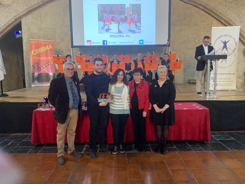 GSRiallera's tweet photo. Avui, la colla Riallera ha recollit el trofeu del quart lloc del Campionat de Catalunya de lluïment a #perpinyà @Capital_Sardana https://t.co/ir090zKU6Y