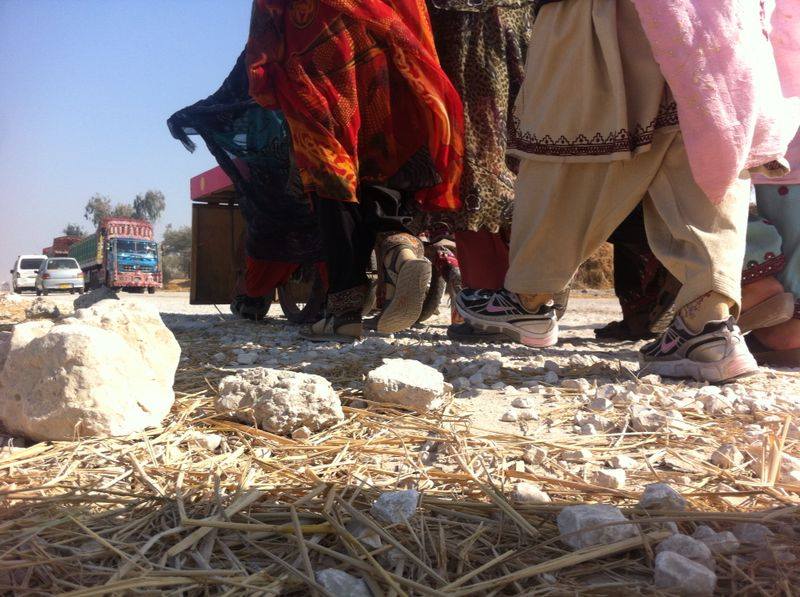 mmatalpur's tweet photo. #WomenDay2020   Aurat March
Baloch Women who walked from Quetta to Islamabad in 106 Days not only represent the Dignity of Baloch Women but of Women the World Over with the Dedication and Determination they showed.
It would be unjust to forsake them or their #MissingRelatives. https://t.co/EO6SuTXxcB