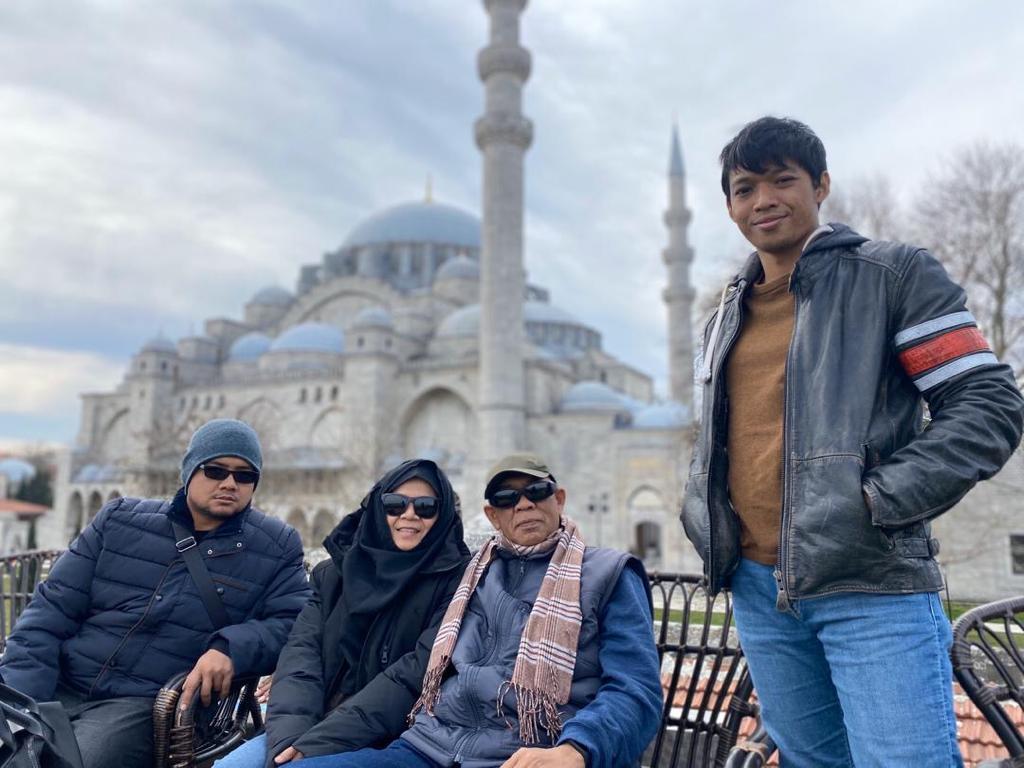 JUthmaniyyah's tweet photo. Terima kasih tak terhingga kepada En Zakaria sekeluarga kerana telah percaya dan sudi menggunakan khidmat kami untuk trip persendirian, Istanbul - Bursa selama 5 hari. 😃 Alhamdulillah

Official website : https://t.co/buojJbZfuM https://t.co/FkRQdpuMcJ