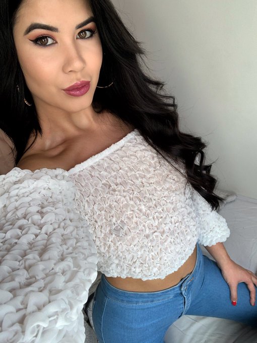 Happy international womens day ❤️ https://t.co/QYyVF2PChb