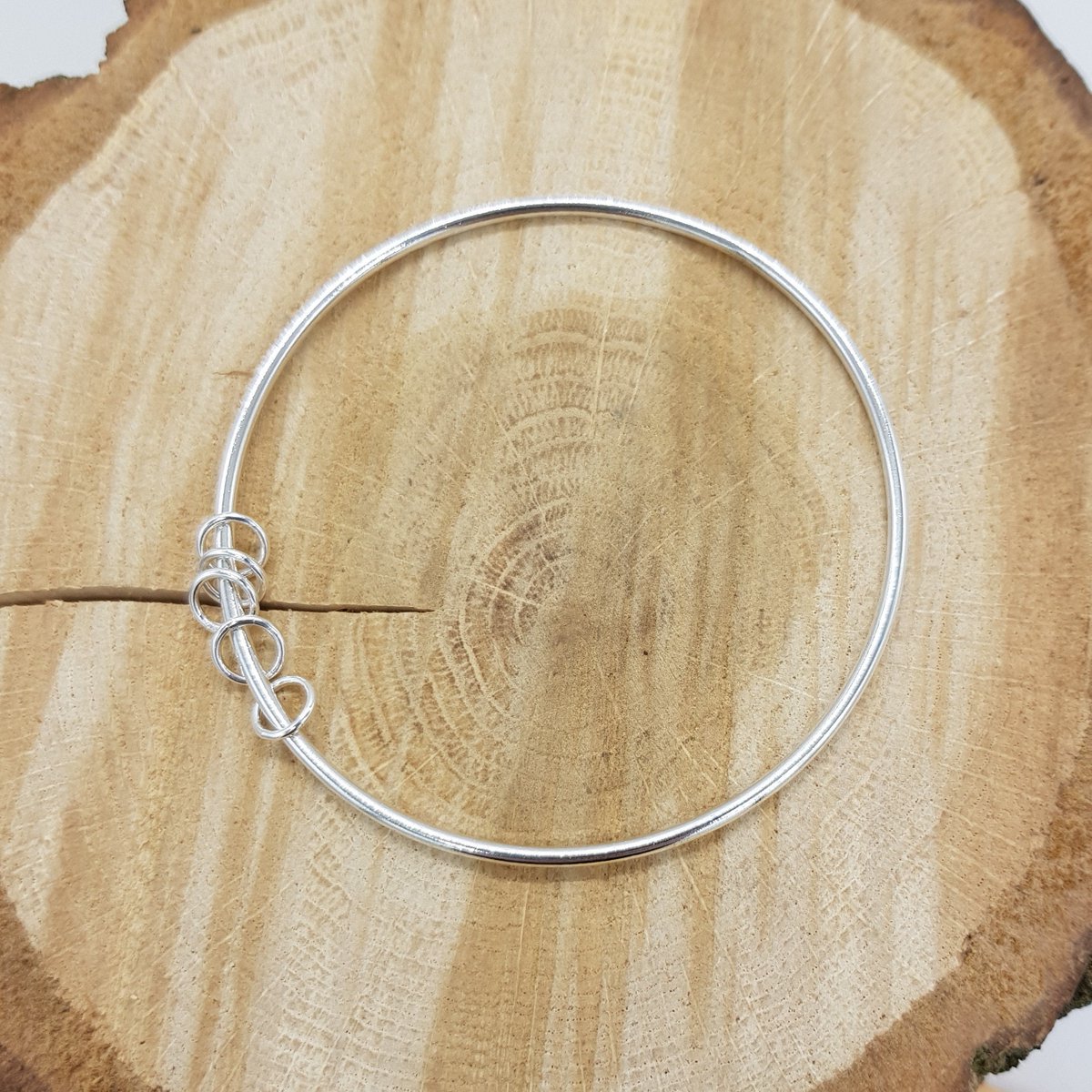 PangolinUK's tweet photo. Happy international womans day. Give the woman who inspires you this handcrafted sentiments silver bangle, personalised with a number of spinning rings with meaning unique to her. Maybe 5 for a 50th or 6 for family members. #eachforequal #internationalwomansday https://t.co/kUUh5A43BI