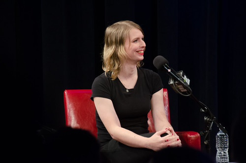 moniquejolie's tweet photo. Day 361 of #ChelseaManning being in jail for refusing to testify in front of the unconstitutional secret #WikiLeaks Grand Jury in Virginia.

#ChelseaResists #FreeChelseaManning ❤️🦦🕊️

Please donate to her legal fund: https://t.co/2DFm5BwSii https://t.co/dV6dbcXOtu