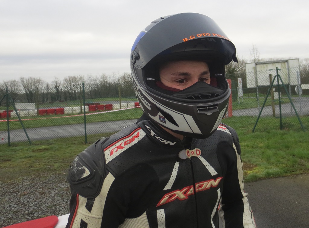 ThierryLeBras2's tweet photo. #SundayDriver
Premiers tours de roues 2020 pour le pilote moto de #SaintMalo  @BFelgerolles21 lors d’une séance d’essai supermotard à Lohéac le 7 mars 2020.
De l’attaque, un tempérament de guerrier, du talent, de la maîtrise, de très bons chronos. 
#GoBaptiste ! https://t.co/WGBVjjV7wi
