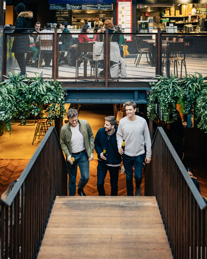 cobrabeer's tweet photo. Beer, friends and food... What Sunday's are made for. #BetterWithBeer⁠ #Cobrabeer @Lord_Bilimoria https://t.co/4oKGk4nx76