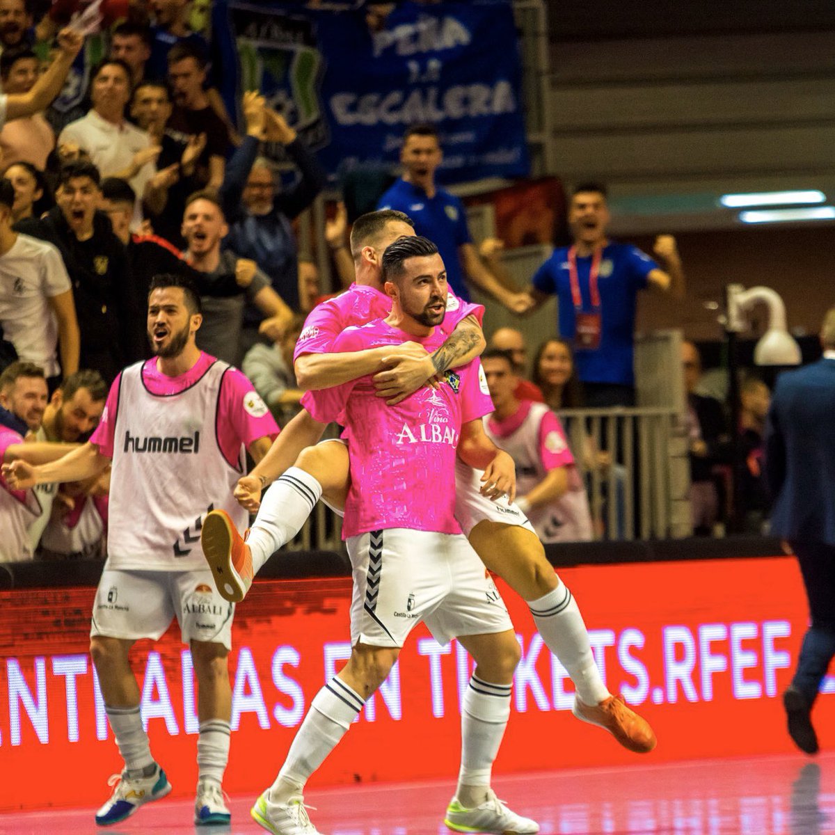 El @FSCiudadDelVino a un paso de conseguir el 🏆 de la Copa de España. Estamos con vosotros, ¡Mucha suerte equipo! 

#hummelSport #ShareTheGame