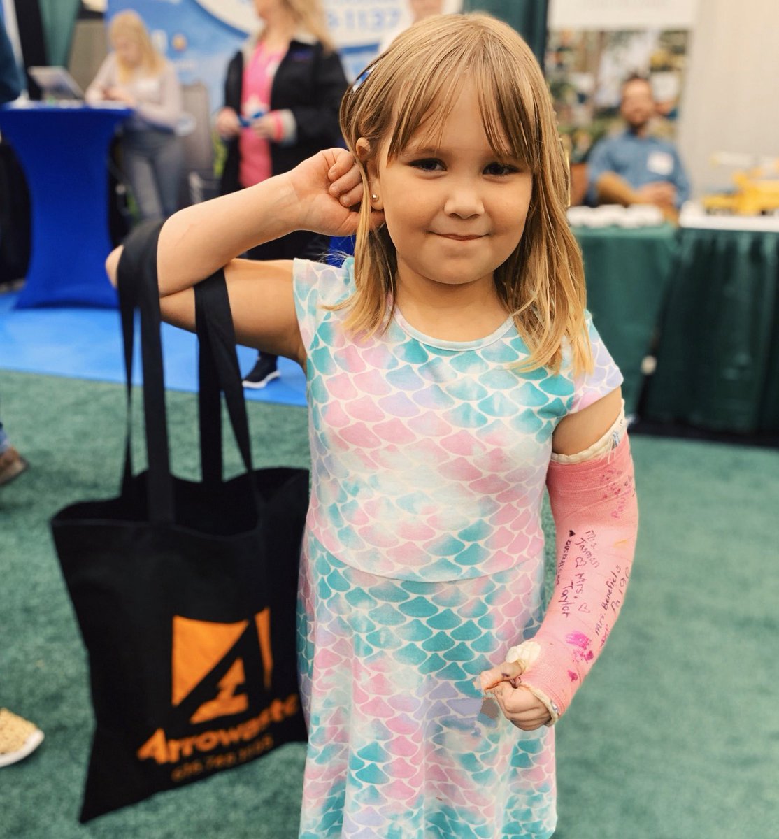 Arrowaste's tweet photo. Booth #1529 LOVES when future garbage industry little people stop in (#becausechocolate ๐ซ, & mini-carts) ๐
Todayโs the LAST day to enter for your month of free service at the @DeVosPlaceMeet #grhomeandgardenshow, 11am~6pm! https://t.co/ZUwQgzDcAg