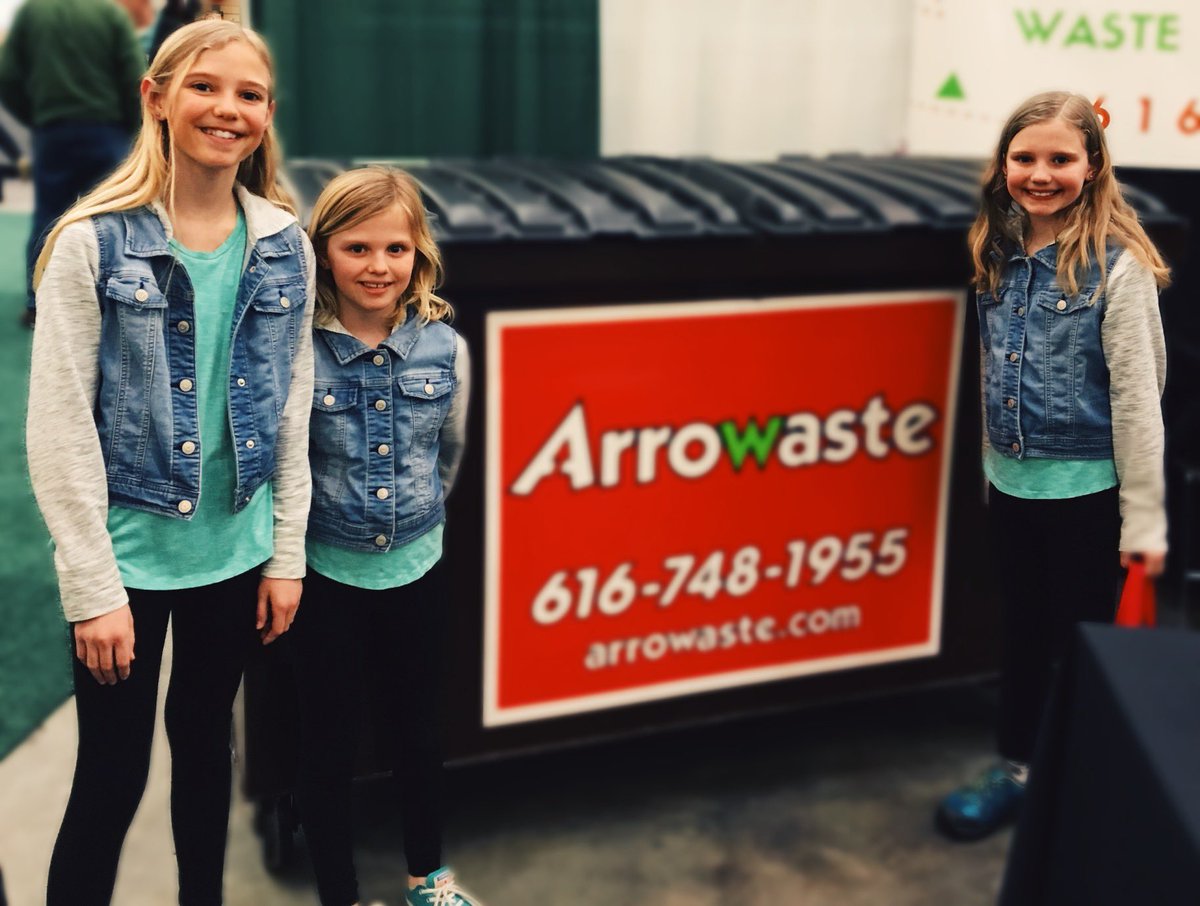 Arrowaste's tweet photo. Booth #1529 LOVES when future garbage industry little people stop in (#becausechocolate ๐ซ, & mini-carts) ๐
Todayโs the LAST day to enter for your month of free service at the @DeVosPlaceMeet #grhomeandgardenshow, 11am~6pm! https://t.co/ZUwQgzDcAg