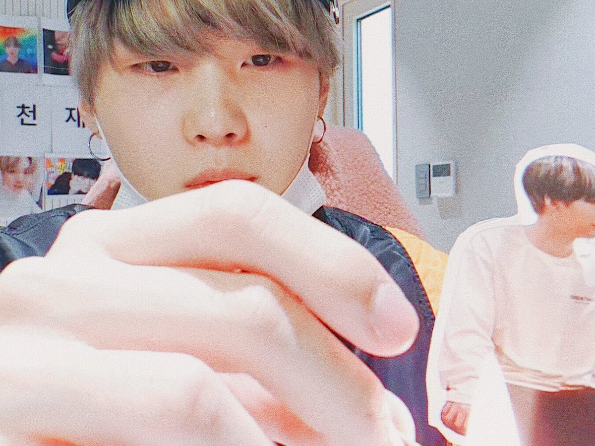 BTSorbit's tweet photo. #윤기의_윤기나는_생일_축하해
Happy birthday🎂 #SUGA @BTS_twt https://t.co/Duit1QD0BS