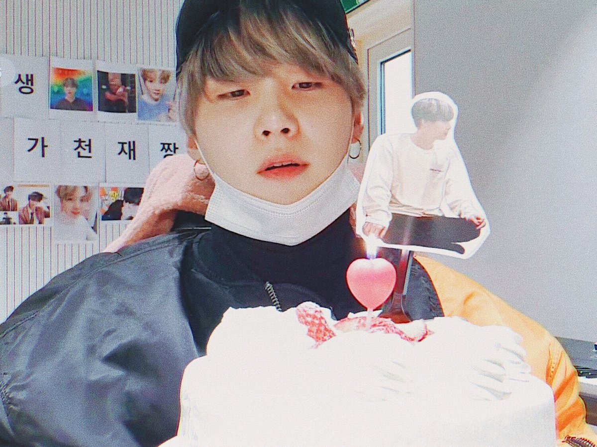 BTSorbit's tweet photo. #윤기의_윤기나는_생일_축하해
Happy birthday🎂 #SUGA @BTS_twt https://t.co/Duit1QD0BS