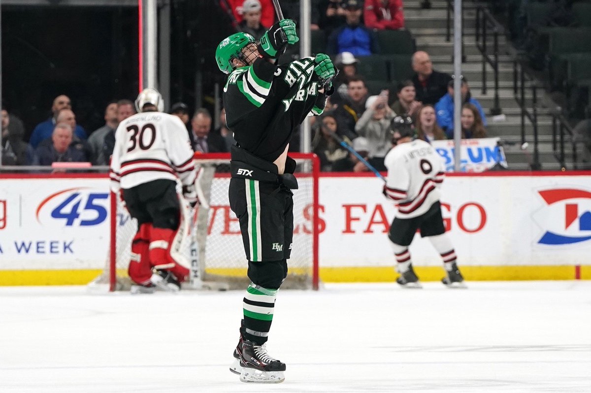 STXhockey's tweet photo. CONGRATULATIONS to #TeamSTX school Hill-Murray on winning the Minnesota AA High School Hockey championship!! #PlayHuge 🏆 https://t.co/x2UksJNjZs