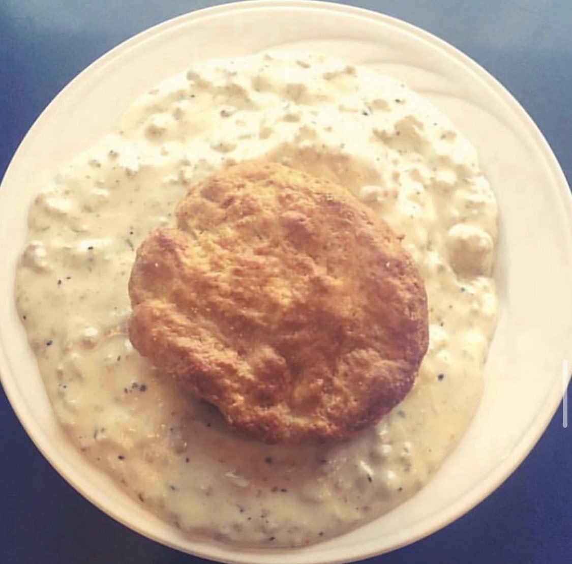 WheatfieldsBkry's tweet photo. Between the beginning of daylight savings and the @KCBExpo, we have a feeling a few folks in Lawrence are a bit sluggish this morning, but not to worry! Our breakfast menu, including B&amp;G , is served until 1pm — so take your time getting out of bed, we’ll be ready for you!🌾 https://t.co/sLjxN2dbjw