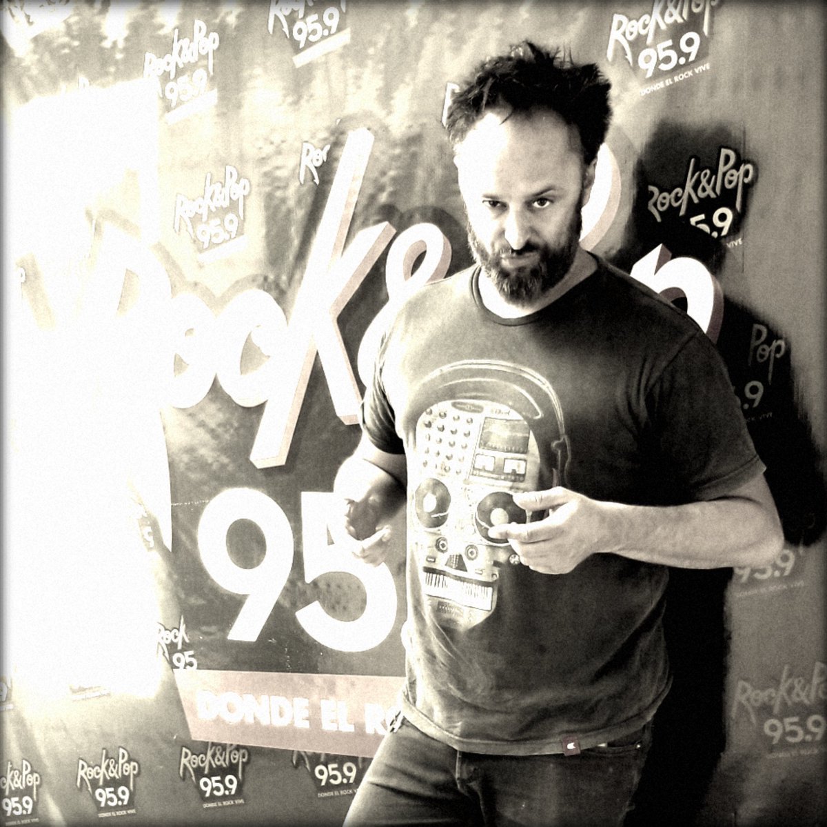fmrockandpop's tweet photo. Arrancó el #RankingRockAndPop con @PolloCervino 🎶🤘 Hasta las 13hs se viene un programón 💪
📌Dr Música 👉@Maikel_kpg
📌#ElCorresponsal 👉Chile @RoMartinezC 👉Brasil #MaxRivera
📌 Filosofía del Rock con el #ProfeDemartin
📌 Hecho en Rock & Pop con @peladotorabe https://t.co/bxW0UV6ltM