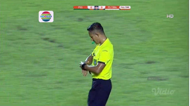 Indosiar's tweet photo. Full TIme:
Babak malam ini berakhir dengan 0-0.
@PSSleman 0 vs 0 @TIRAPersikabo
#ShopeeLIGA1
#ShopeeLIGA12020
#PssSlemanDay
#PsTiraDay https://t.co/BxpQ6PQhXg