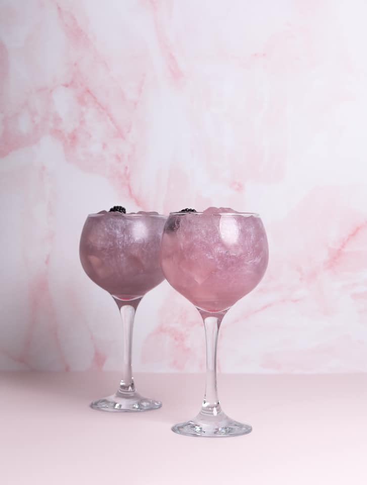 SlugTB's tweet photo. Introducing The Upside Down?!

Hendrick’s Lunar Gin with raspberry and cranberry, served with Fever-Tree Mediterranean Tonic and sparkling silver glitter 🤩

It tastes just as good as it looks!! 😍 #cocktails https://t.co/2neIVOhGiF