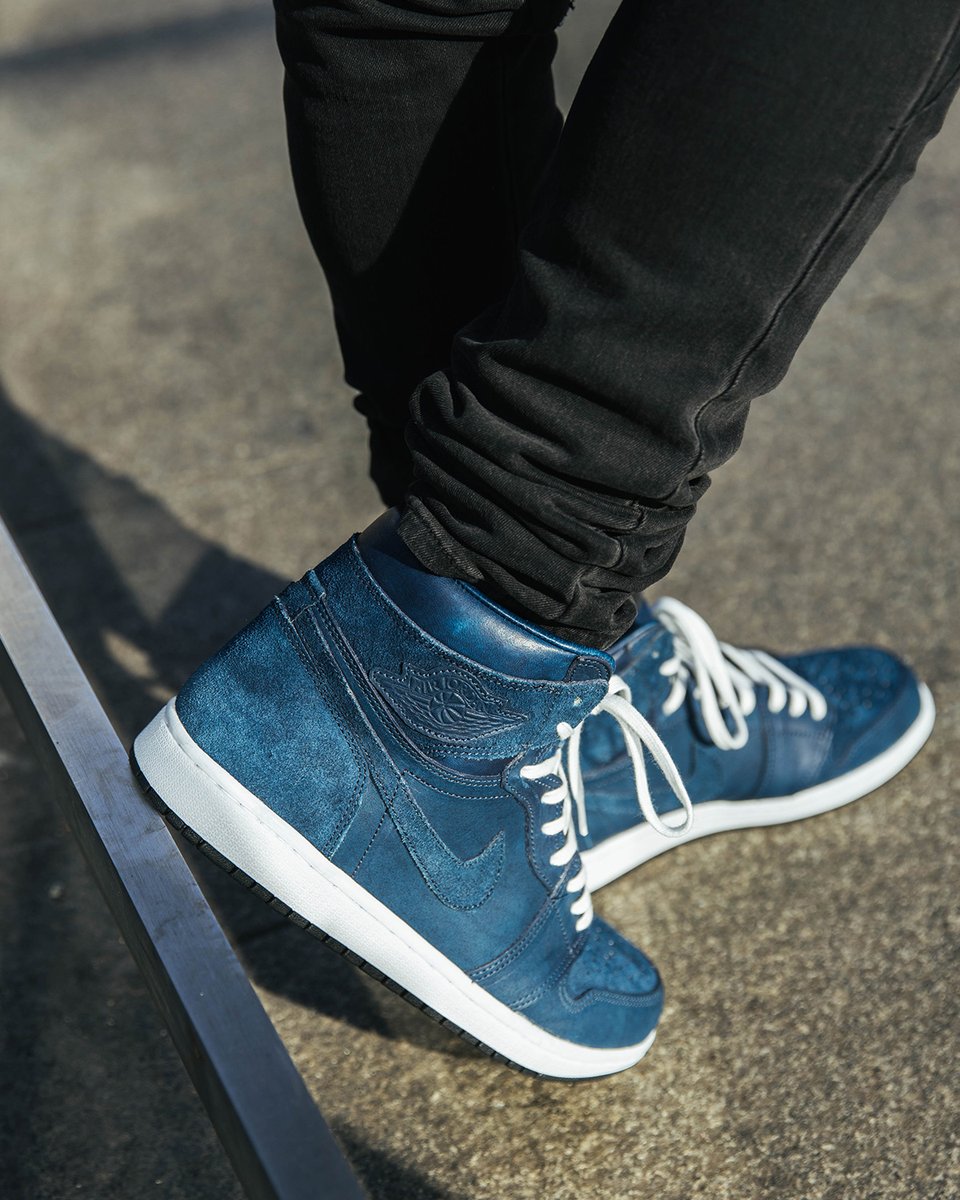 GarrixonStudio's tweet photo. This pair of custom Air Jordan I's were created for @fdmtldenim founder Gaku Tsuyoshi, drawing inspiration from his brand's deep respect for denim. #GarrixonCreates #CustomSneakers #AirJordanI https://t.co/IQAKFtV0VV