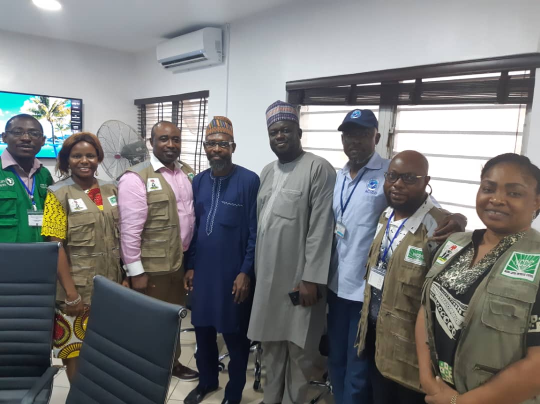 AfricaCDC's tweet photo. @AfricaCDC staff deployed to Nigeria are actively working with @NCDCgov and other partners in coordinating the country's response to COVID-19 through the Lagos State Public Health Emergency Operations Centre https://t.co/6suN9GoTMT