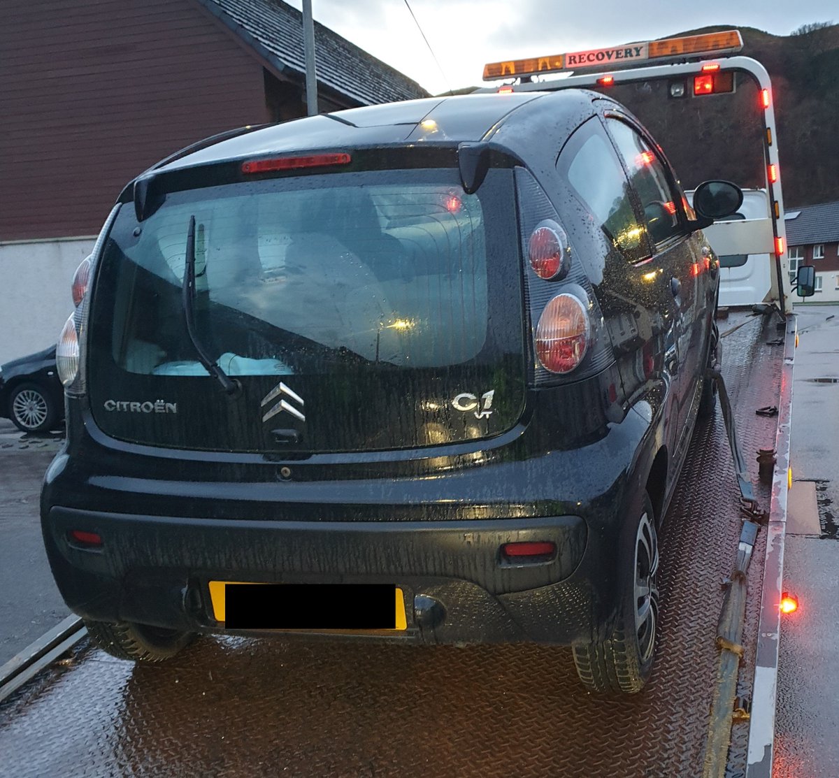 PSOSRoads's tweet photo. Uninsured vehicle seized in #Oban today.👮🚓✋
Driver reported to Procurator Fiscal (points+fine) and liable for recovery charges.
#LRPU
@DriveInsured https://t.co/bpty4EfhRM
