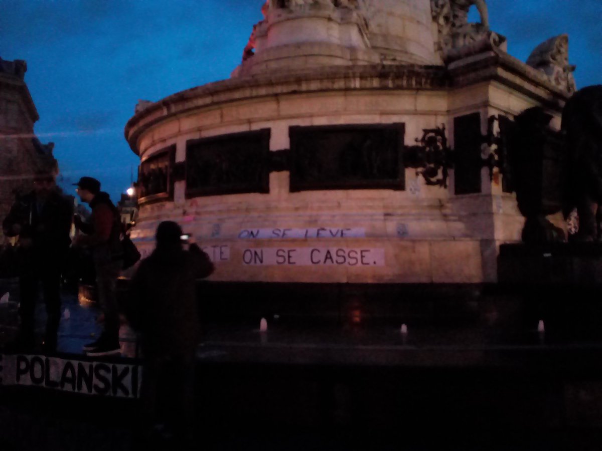 GuezennecMarine's tweet photo. 19h toujours du monde à République #8mars @womensmarchgbal #thisisglobal #Paris https://t.co/6iQm0lNOb3