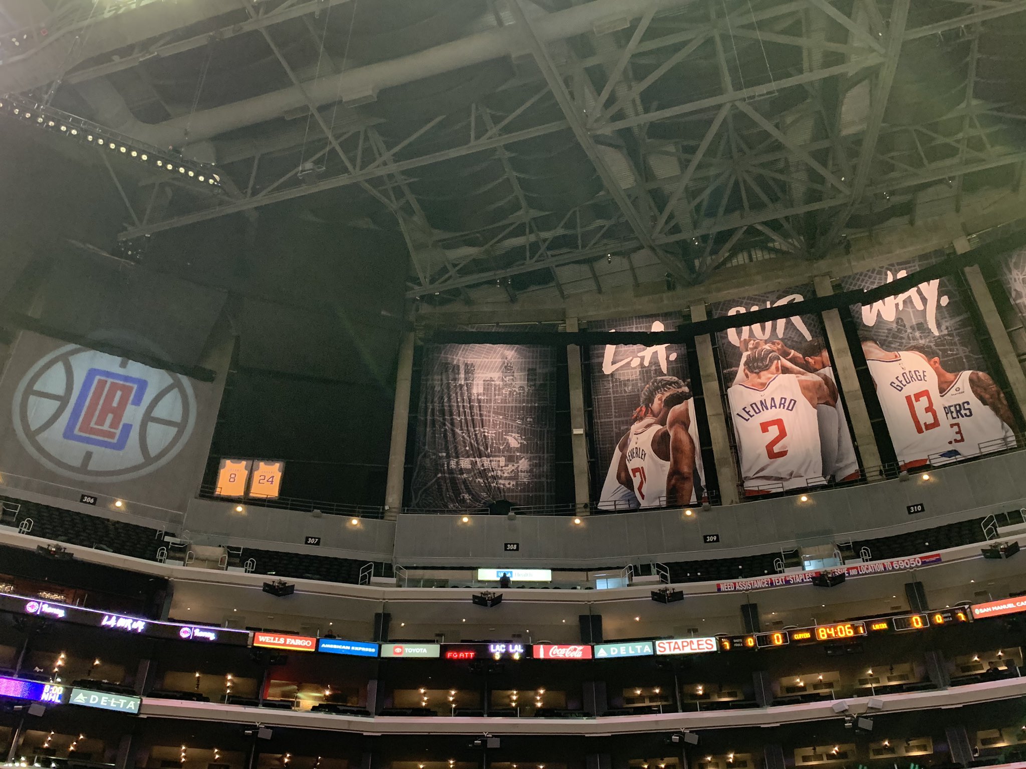 Clippers cover lakers banners clearance