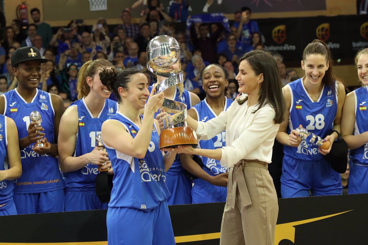 jmoreta23's tweet photo. Sin relato no hay épica. Sin épica no se permanece. Y lo que no permanece... se olvida. Las nueve Copas de la Reina de @CBAvenida #Salamanca ya forman parte de la Leyenda. Muy feliz y orgulloso de mis Amigos @JorgeRecioFlemm y @Mendez_Basket https://t.co/qPVyYQqIlc