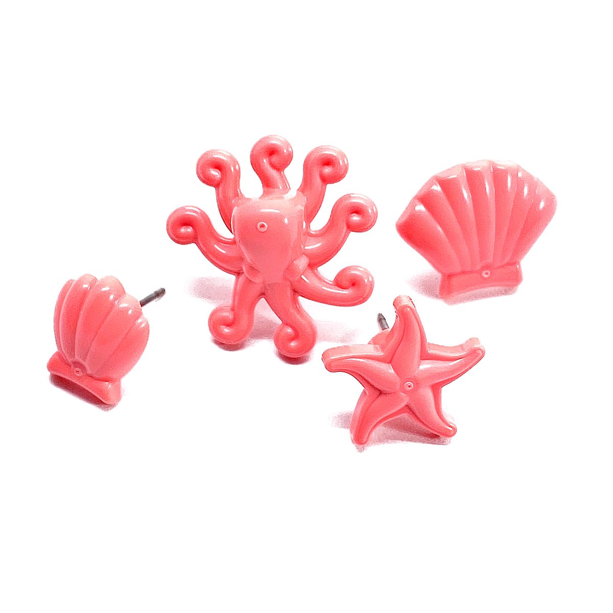 Guys, I still have so much new stuff to show you. ECCC was going to be such a fun show! 😩 
Here are my new Sea Creature LEGO stud earrings, available now on my Etsy! #ECCC2020 #ECCCOnline #LEGO