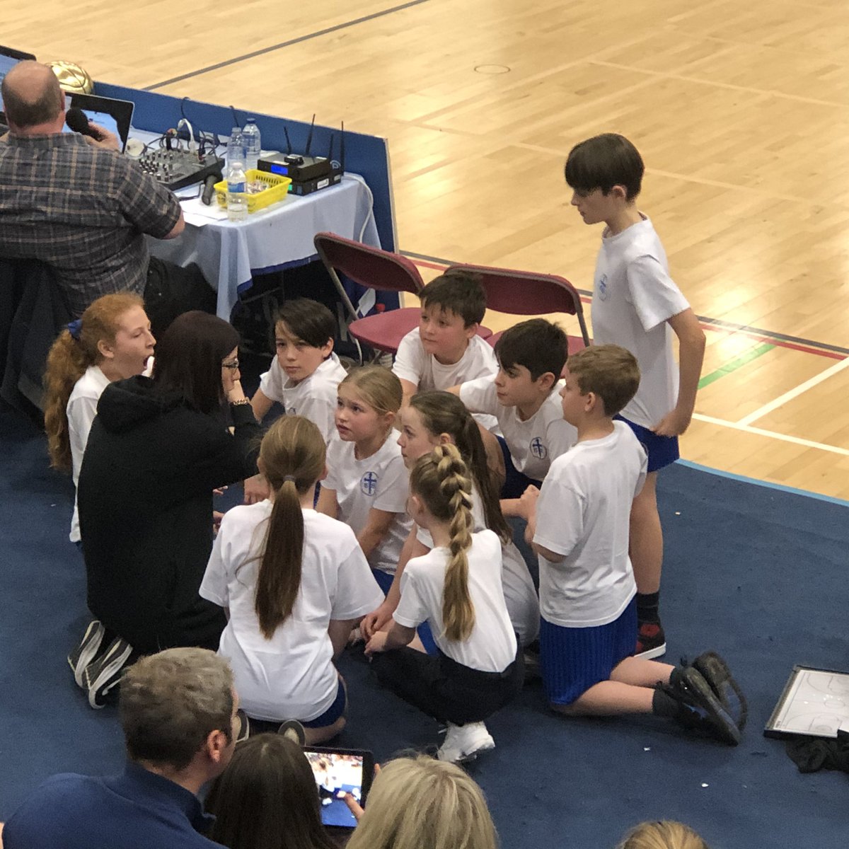 WallArch's tweet photo. @OxtonCe Pre Final Team talk. https://t.co/aOqnFnjMQA