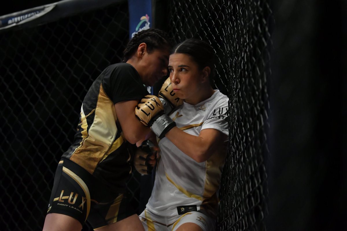 luxfightleague's tweet photo. El octágono no conoce de géneros. Si tienes un sueño, conviértelo en una meta 🔥👊🏻💜
#DiaInternacionalDeLaMujer #LUXTime https://t.co/bLz0AKsq7W