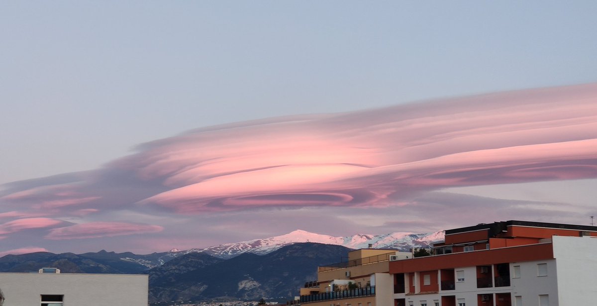 fj_melero's tweet photo. Esta escena la he visto yo en alguna peli.... #SierraNevada #abducida https://t.co/czwkhM5qSV