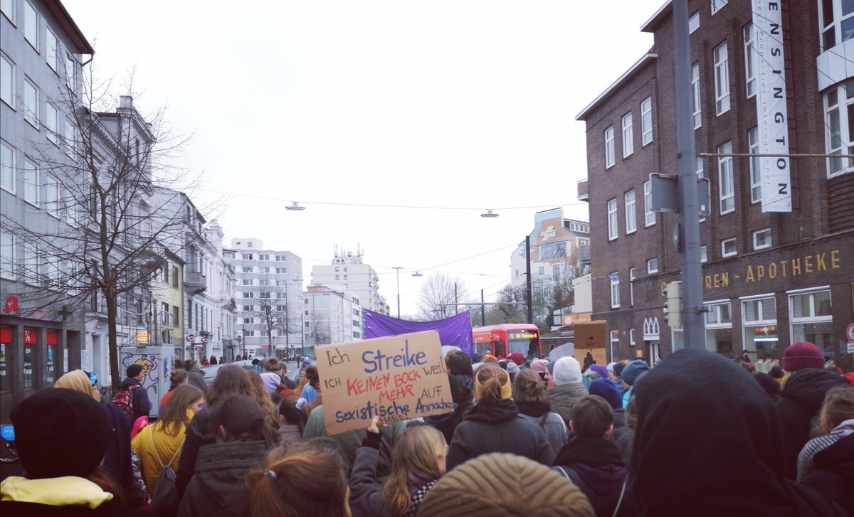 EndeGelaendeHB's tweet photo. Smash the patriarchy, the rasism and the capitalism!
✊🌈💜
Feminismus🤝Klimagerechtigkeit!
#8März #Bremen #Feminismus #Frauenkampftag #Femizid #Sexismus #Queerfeminismus #FLTI #genderequality #Klimagerechtigkeit #Patriarchat #FridaysForFuture #EndeGelaende #Gleichberechtigung https://t.co/fIwkv95syD