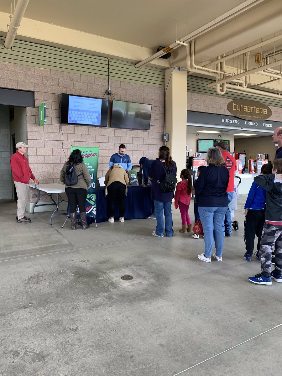 GPrize_Promos's tweet image. Fans having a blast at the @GoStripers preseason party!! #pick6towin