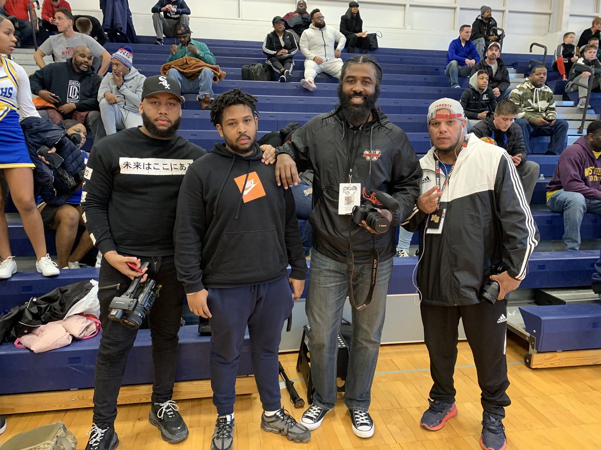 BigStarRawSport's tweet photo. “THE FOUR HORSEMEN of FILM” 📹 OAK LANE MEDIA x JAY DOE FILMS x RAW SPORTS FILMS x KEE VANDAWAY 🎬
#Film #FilmMakers #Shooters #Camera #Highlights #Sports #HoopJunkies #TheCameraGuys #CourtsideCrew @jaydoefilms https://t.co/50pd8TuppT