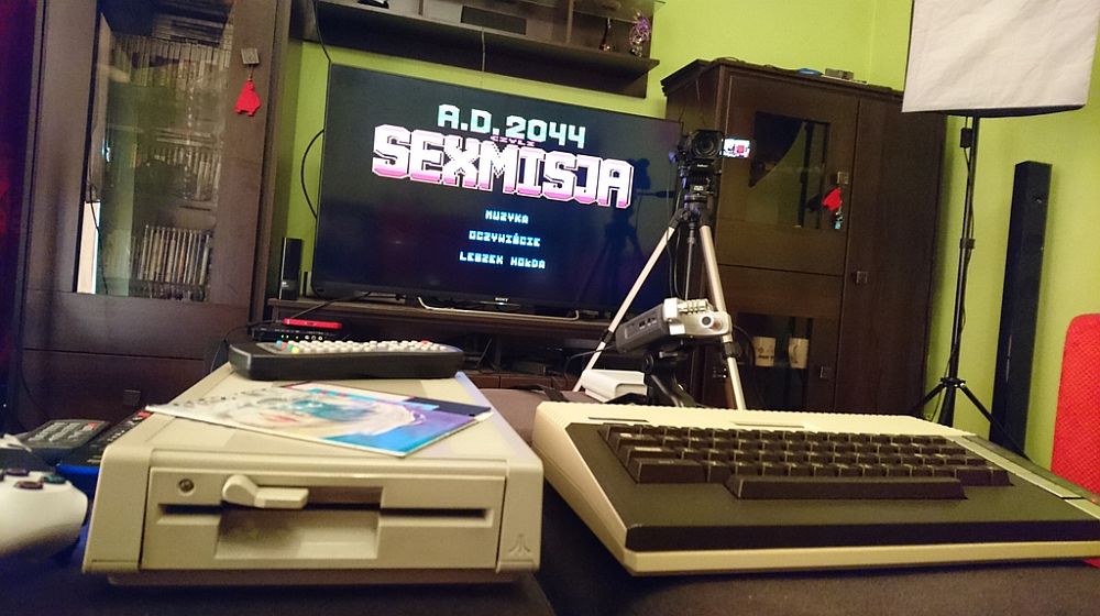 RetroNaGazie's tweet photo. Z okazji Dnia Kobiet dla wszystkich Pań wszystkiego najlepszego! Premiera Sexmisji trwa! A my zapraszamy na obszerny wpis Borsuka. We wpisie: film, recenzja, sylwetka L.K. Avalon i Rolanda Pantoły. Zapraszamy! https://t.co/v3QqbFBsOu #Atari, #Seksmisja, #LKAvalon, #Ponitnclick https://t.co/9aCxp4MWyQ